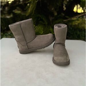 Ugg Classic II Short WP Boots Girls Size: 6